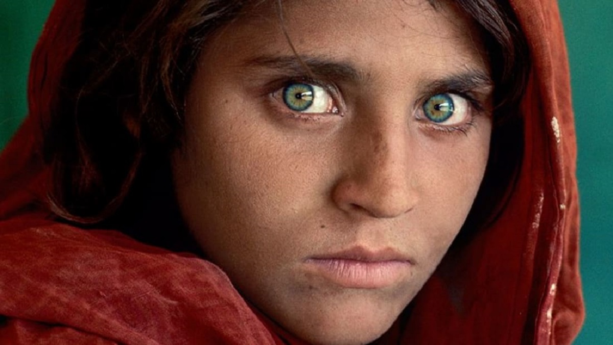 هي الفتاة الأفغانية صاحبة اشهر صورة في العالم