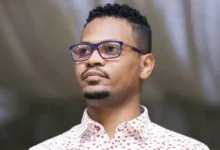 كم عمر الفنان محمد الجزار؟