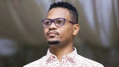 كم عمر الفنان محمد الجزار؟